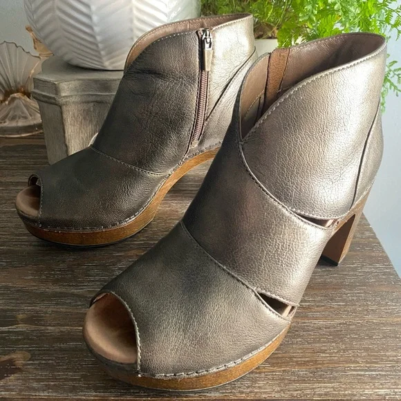 Dansko Delphina Leather Platform Peep Toe Block Heel Clog Booties 38 Aged Bronze - Picture 3 of 16